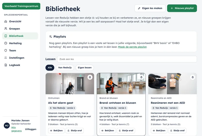 De bibliotheek van een opleider, met de lessen van Redwijs en de eigen lessen